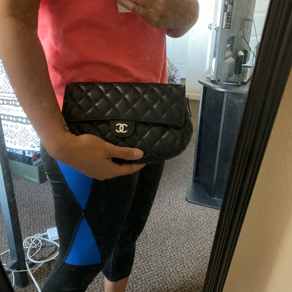 Chanel Cosmetic Bag - Picture 5 of 6